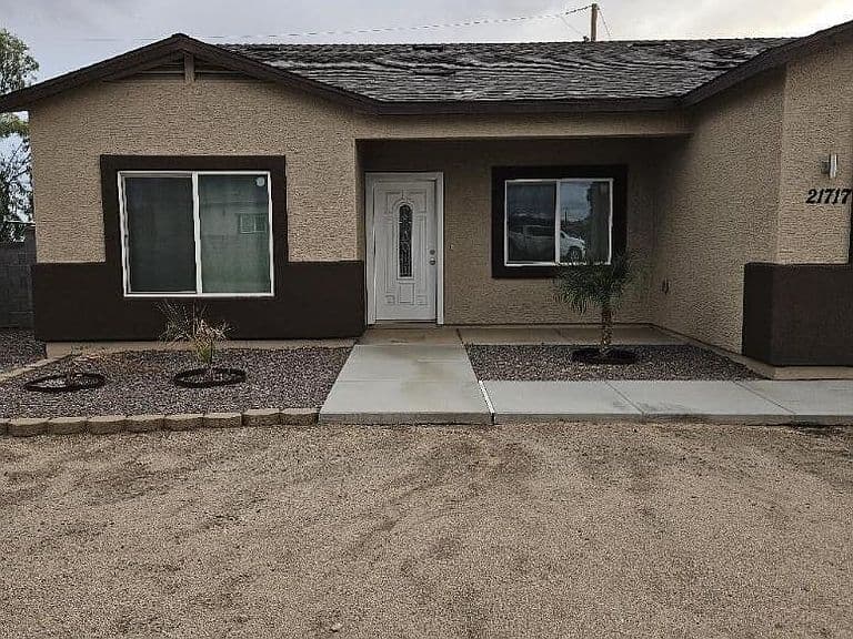 21717 W LAURA Street photo 3