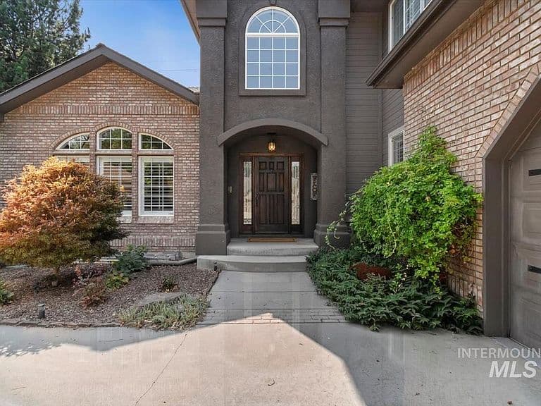 2633 S Swallowtail Ln photo 2