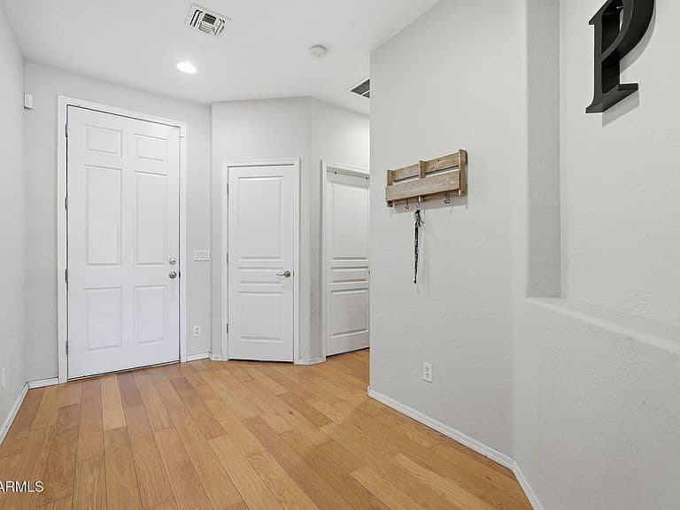 1526 E PALO VERDE Drive photo 4