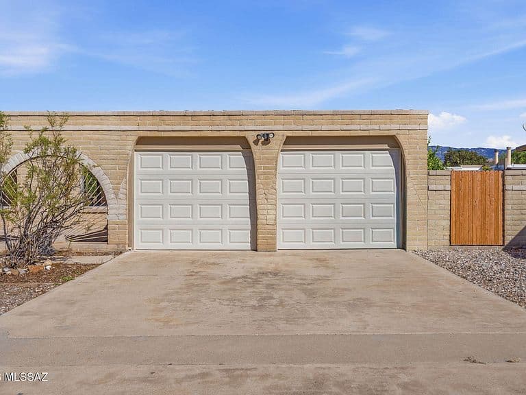 8909 E Palm Tree Dr photo 4