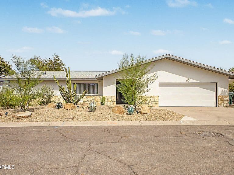 2818 E MALAPAI Drive photo 5