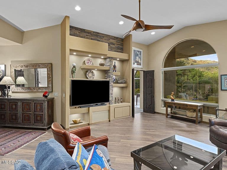 6384 N Desert Wind Cir photo 4