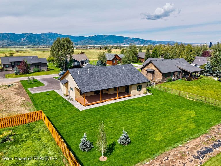 8265 Cutthroat Ln photo 2