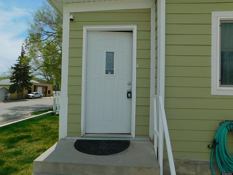 913 W Cedar St photo 4