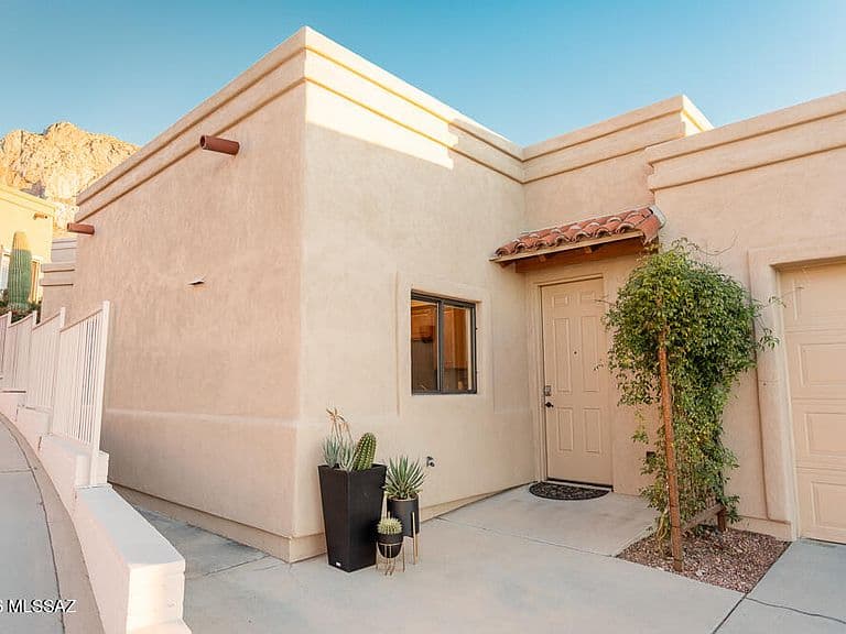 9809 N Ridge Shadow Pl photo 3