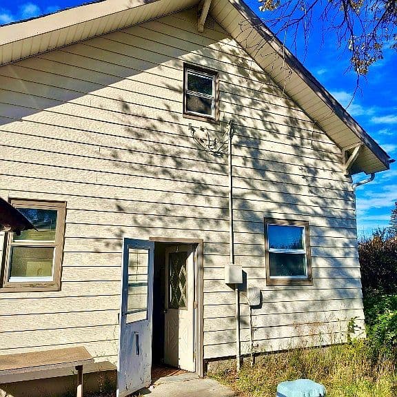 118 Rock St N photo 3