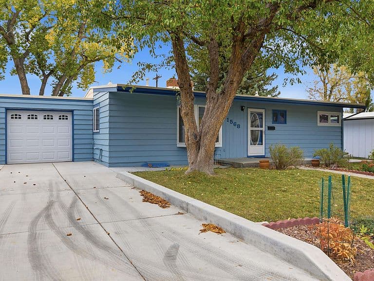 1568 Hyview Dr photo 4