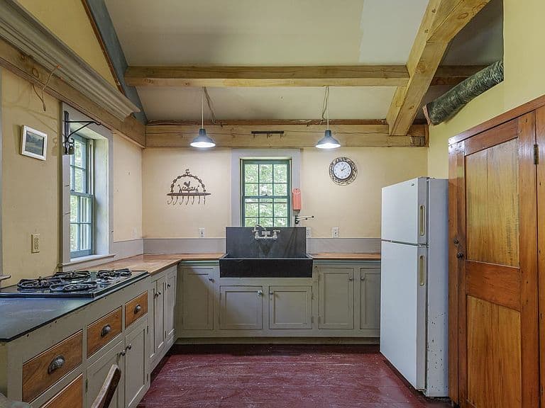 94 Cold Pond Road photo 5