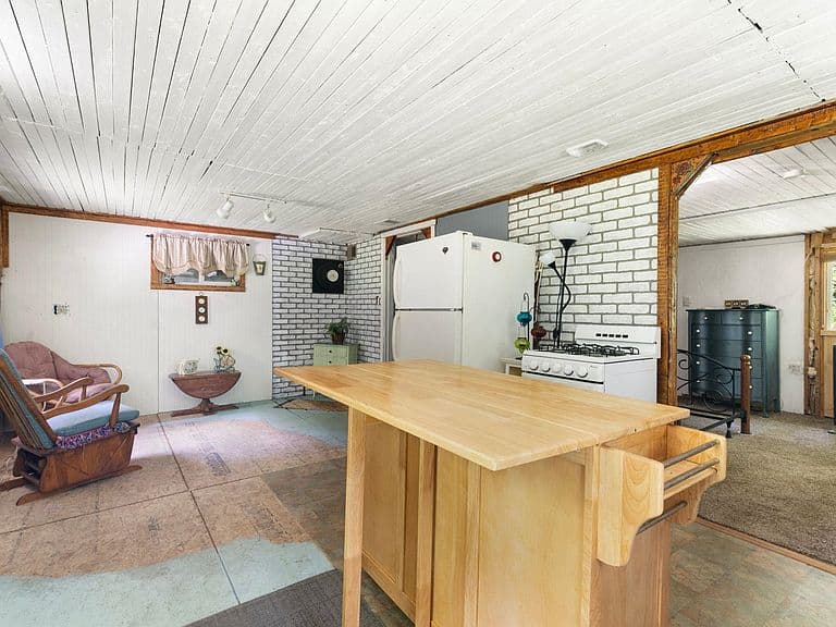 70 Williams Road photo 3