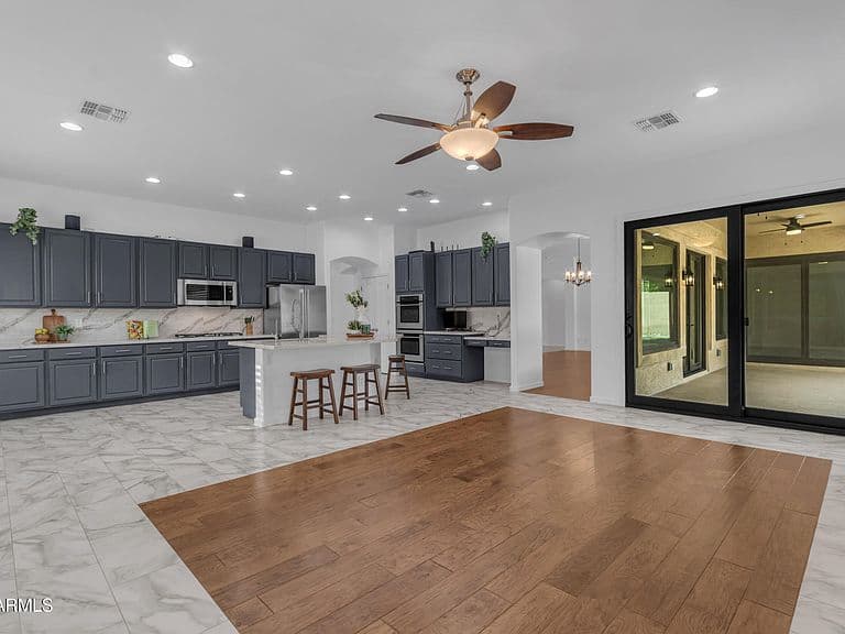15128 W ELM Street photo 5