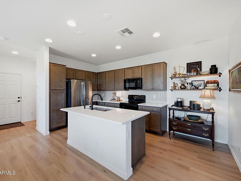 1311 W SPARROW Drive photo 5