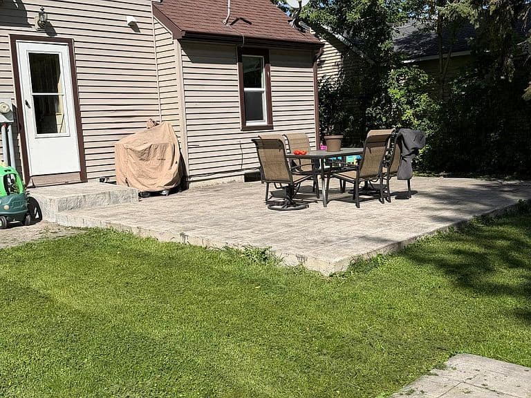 115 Riverside Dr photo 4
