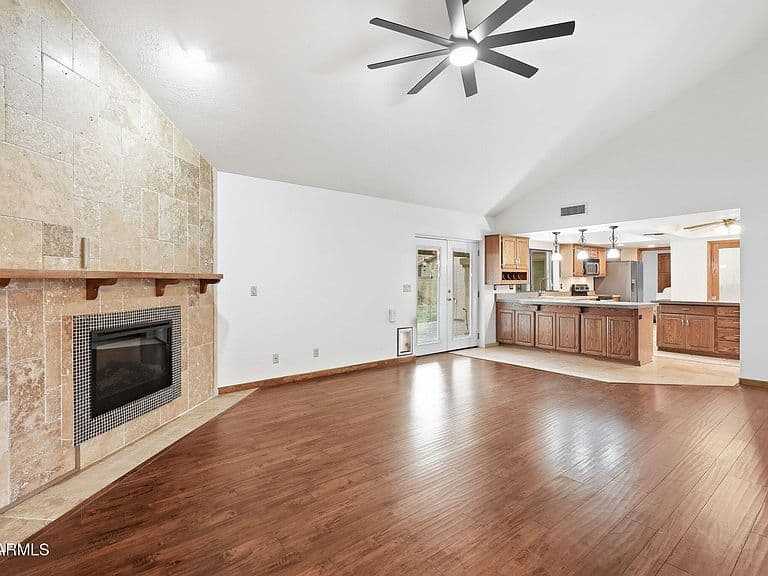 1023 E DERBY Drive photo 2