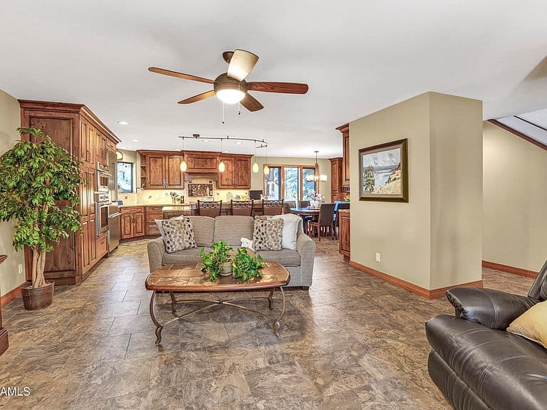 3110 W Tami Ln photo 4