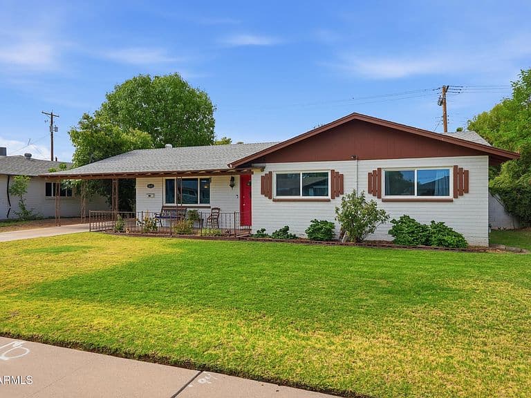1635 E DANA Avenue photo 2
