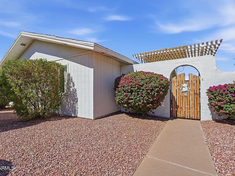 4708 E La Salle Street photo 4