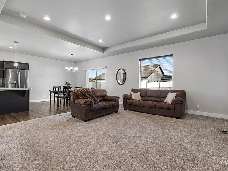 2448 Raven Ave photo 5