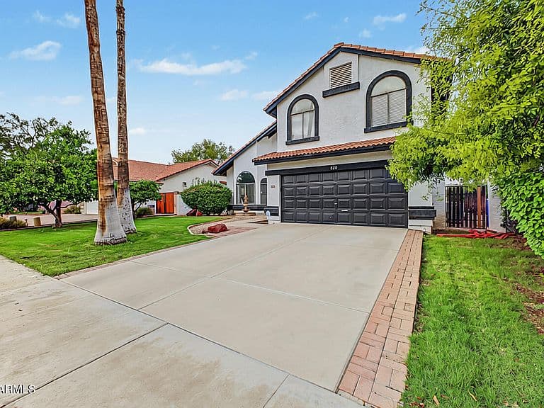 820 E SAN REMO Avenue photo 4