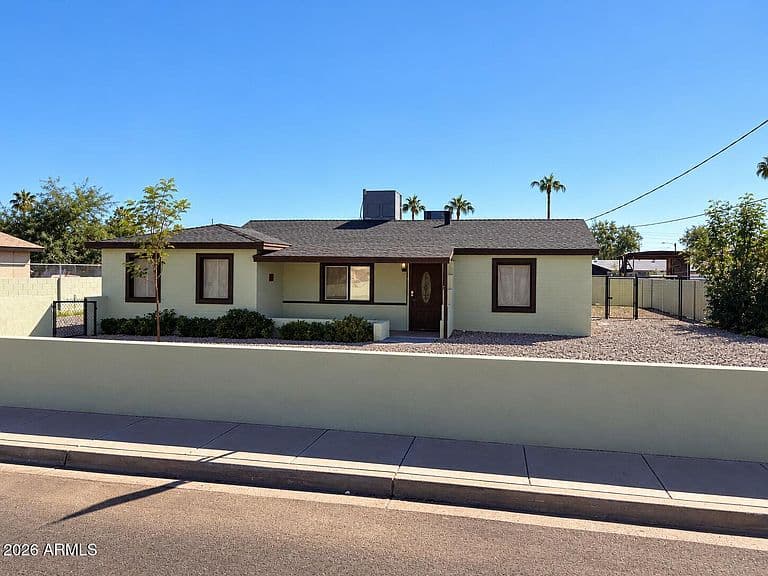 1517 W SAHUARO Drive photo 1