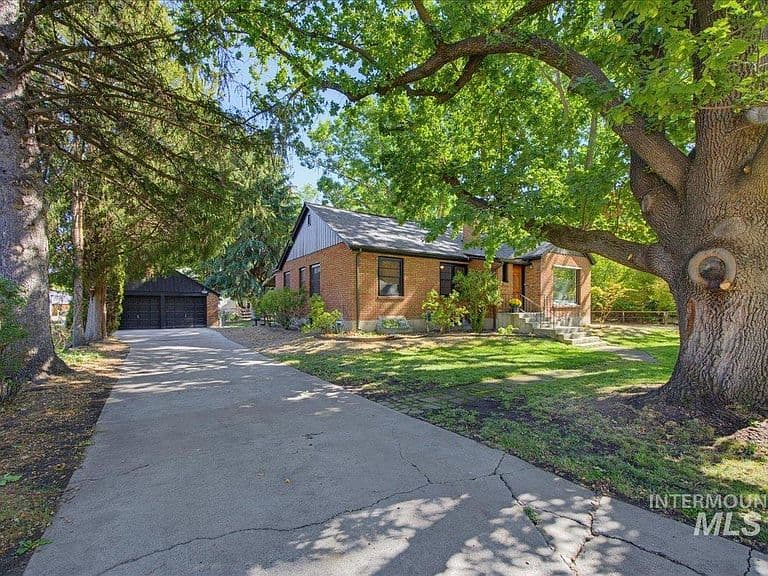 3720 N Collister Dr photo 2