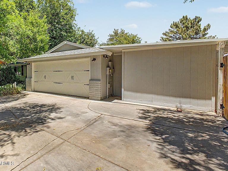 414 E HARVARD Avenue photo 5