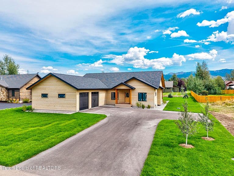8265 Cutthroat Ln photo 1