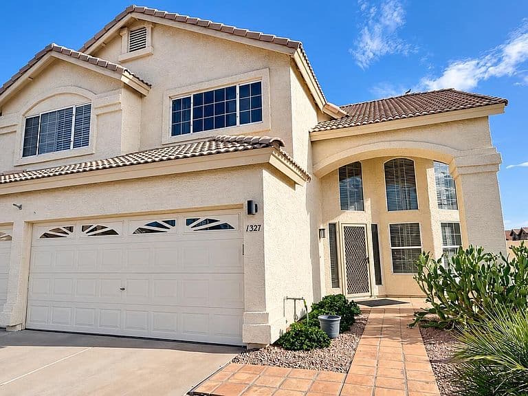 1327 E HIDDENVIEW Drive photo 2