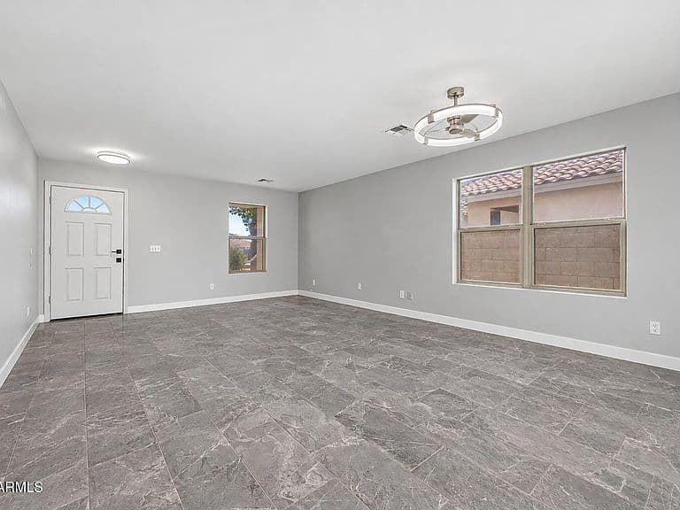 15784 W CROCUS Drive photo 3
