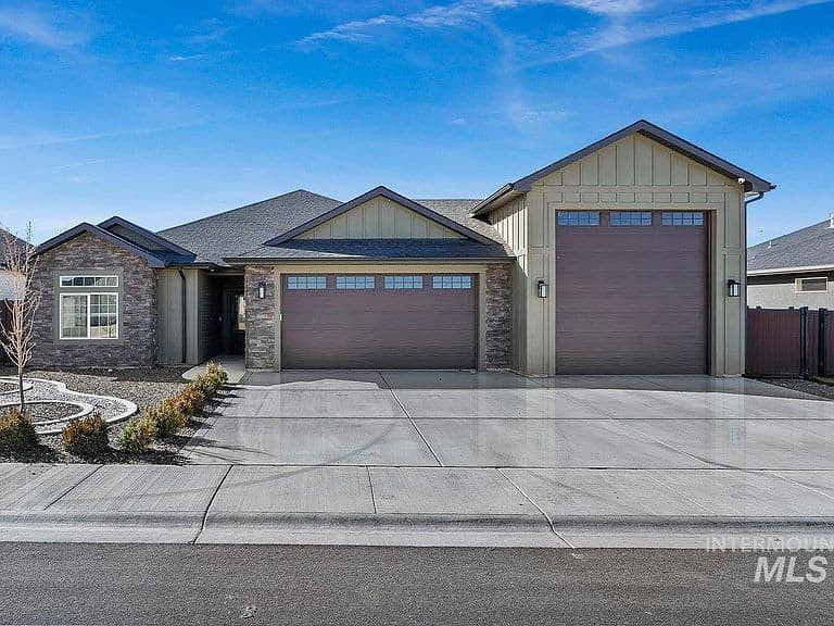 1583 Lagoon Ln photo 1