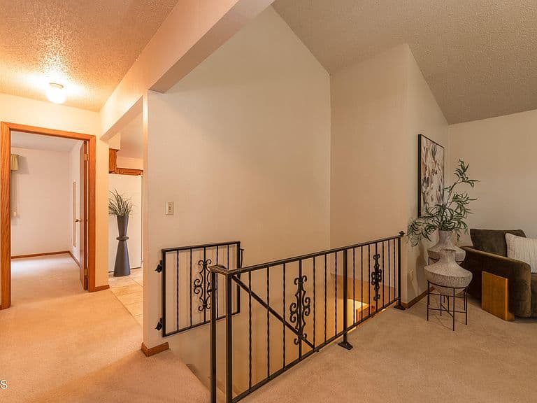 1615 Omaha Dr photo 4