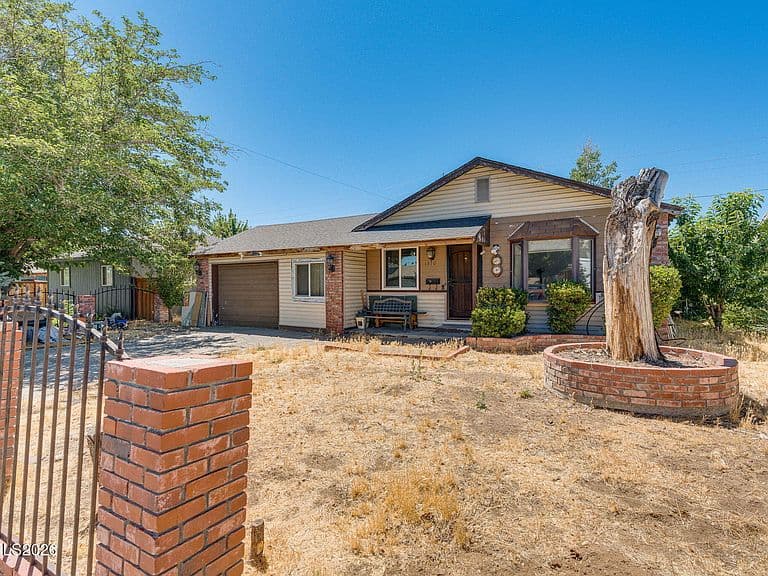 1370 Castle Way photo 3