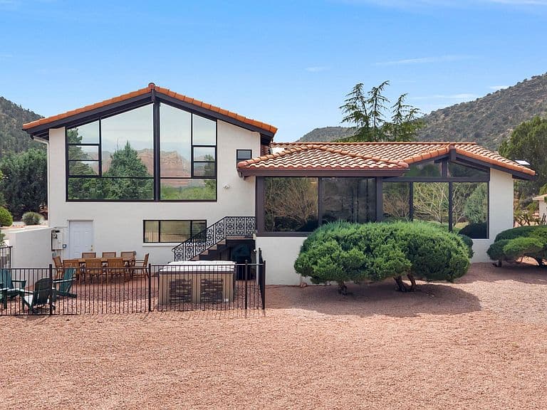 925 E SADDLEHORN Road photo 2