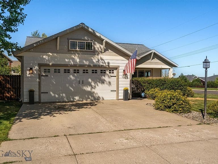 1235 Hunters Way photo 4