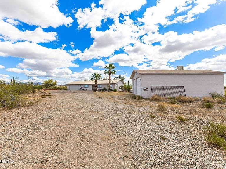 41615 W U.S. Hwy 60 89 Avenue photo 1