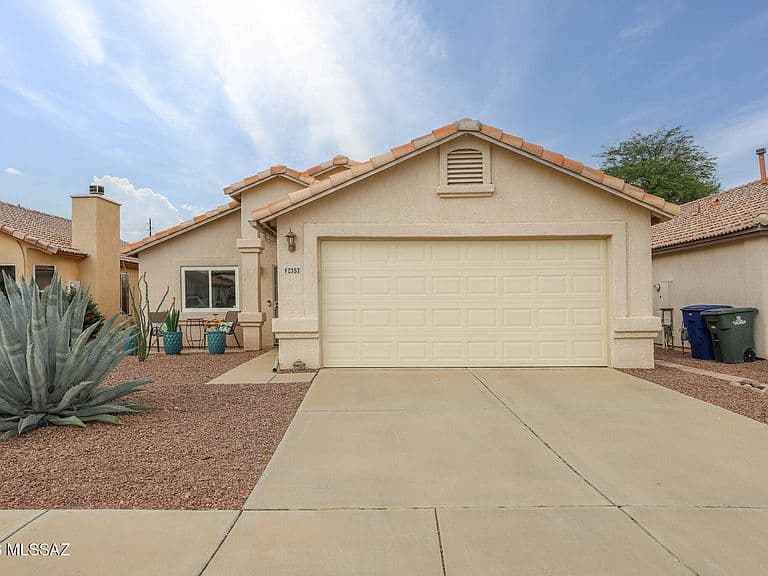 2353 W Silverbell Oasis Way photo 2