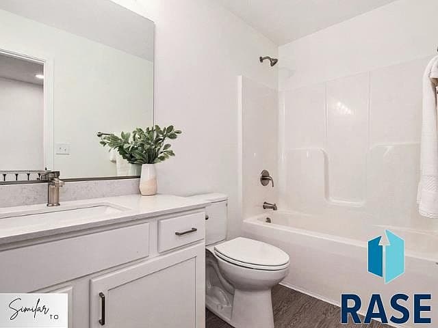 5801 W Raleigh Cir photo 3