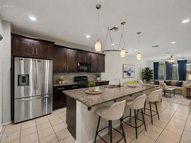 18025 W HILTON Avenue photo 4