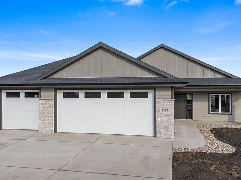 2412 Saddle Ridge Dr photo 2