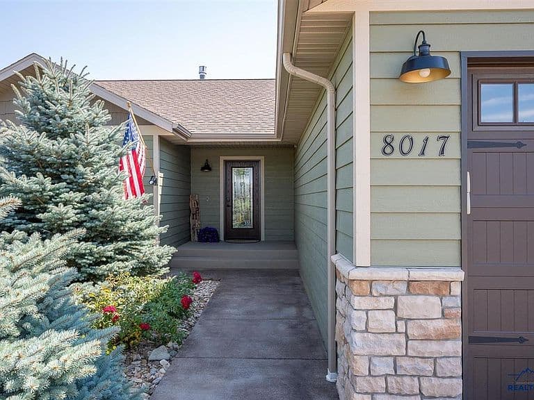 8017 Brooks Loop photo 2