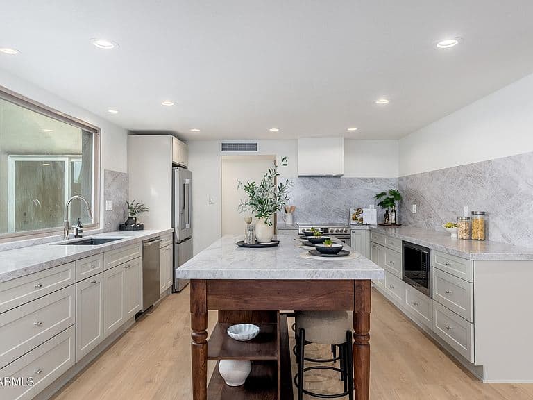 18017 N EVERSON Drive photo 1