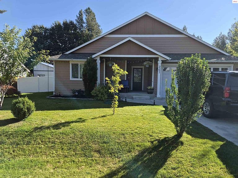 241 Beverly Dr photo 1