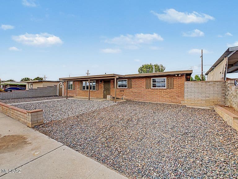 7957 E Nicaragua Dr photo 2