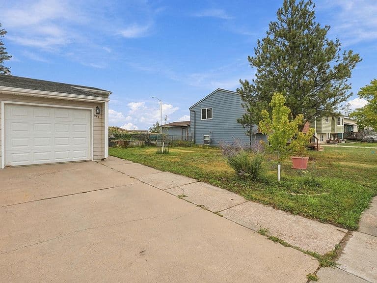 621 Ennen Dr photo 4