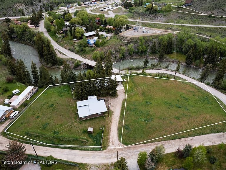 1805 E River Dr photo 3