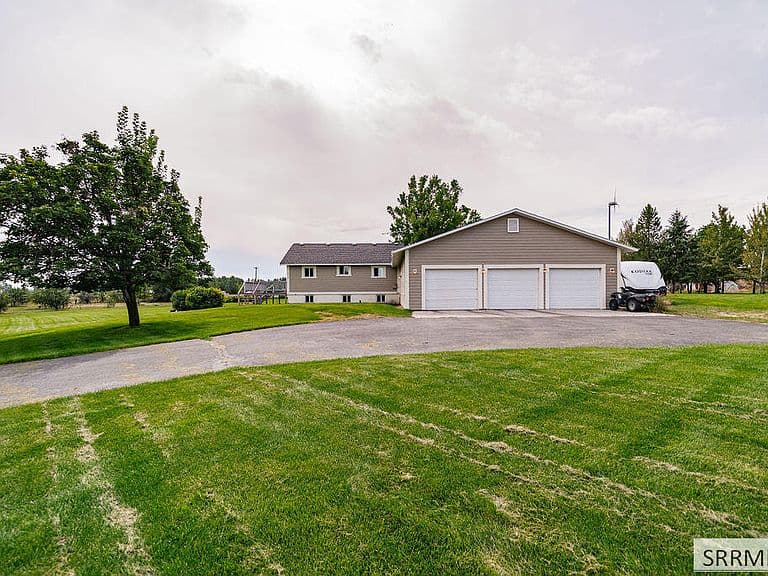 4038 Molly Dr photo 3