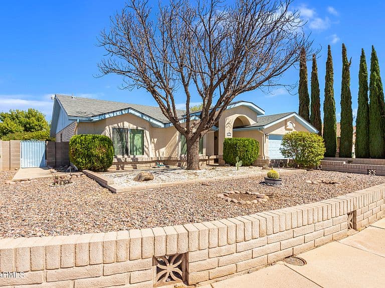 3225 THUNDERBIRD Drive photo 1