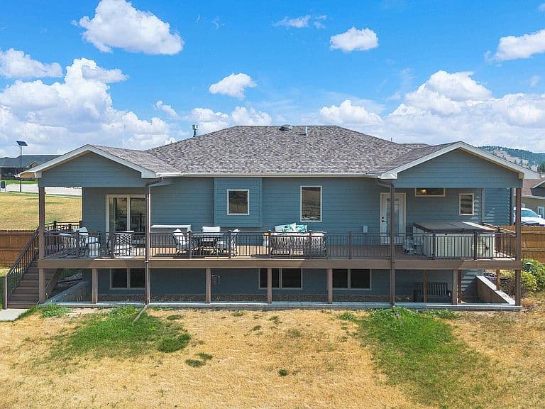 7245 Castlewood Dr photo 3