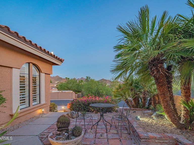 1054 E SHANGRI LA Road photo 4