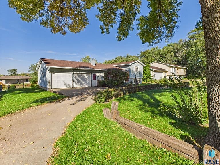 25761 Lindbergh Ave photo 5