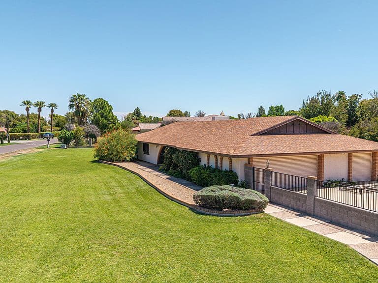 9239 W MARSHALL Avenue photo 2